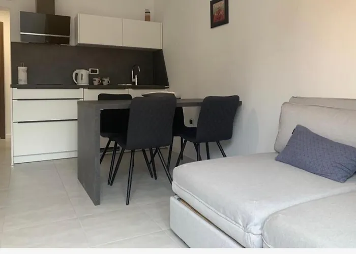 Apartments Artemus Karliva